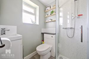 Ensuite 1- click for photo gallery